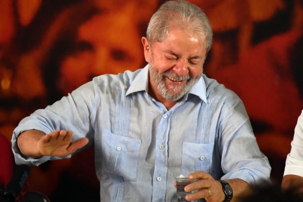 O ex-presidente Lula no lançamento de sua pré-candidatura à Presidência da Repúblca em São Paulo (Foto: Nelson Almeida/AFP)