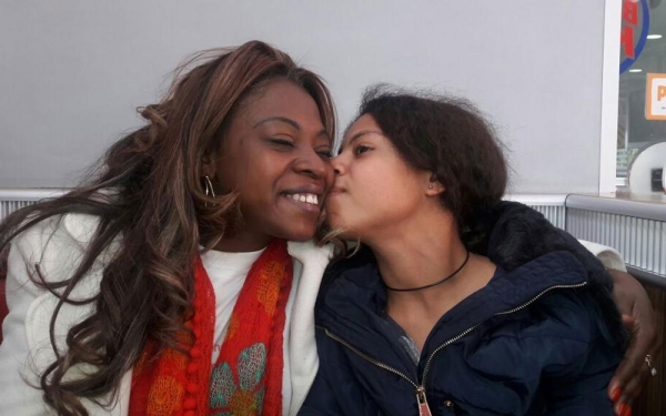 Claudia e Gabriella Boutros: mãe e filha se reencontraram no Líbano após sete anos afastadas (Foto: Divulgação/Arquivo pessoal)