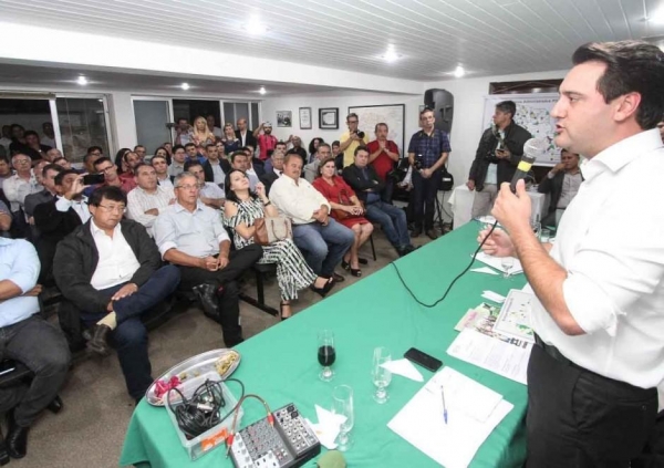 Ratinho Jr, no encontro do PSC: afastando risco de perda de apoio (foto: Divulgação)