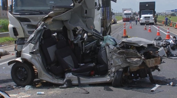 Casal de idosos morreu após engavetamento na rodovia Castello Branco, em Boituva (Foto: Jaime Rafael/TV TEM)