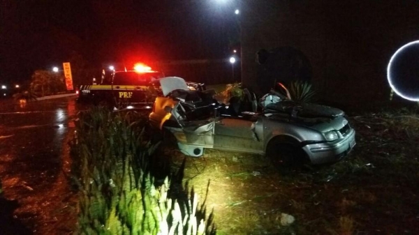 Acidente aconteceu na madrugada deste sábado (31), em Cascavel (Foto: Divulgação/PRF)