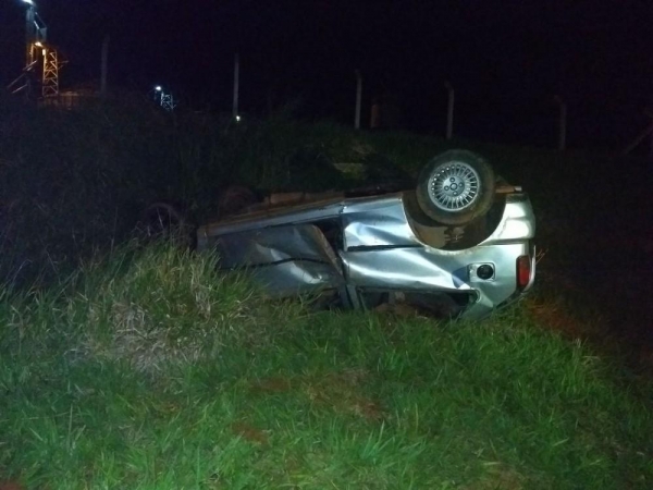 Adolescente pegou o carro escondido da mãe e capotou o veículo na PR-681, diz PRE (Foto: Divulgação/PRE)