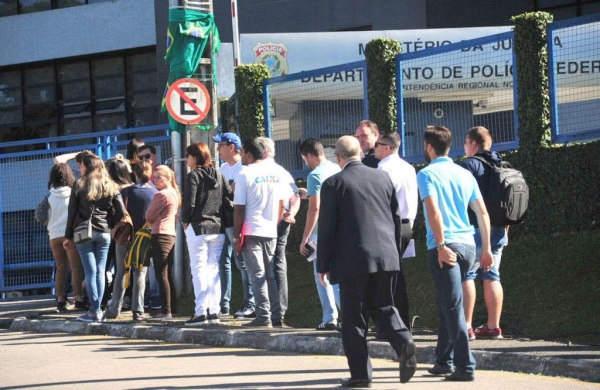 Entorno da sede da Polícia Federal em Curitiba, onde Lula está preso (Foto: Ernani Ogata)