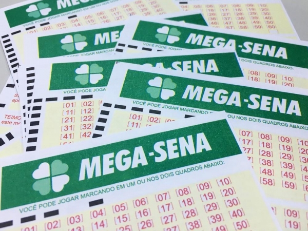 Mega-Sena pode pagar R$ 6 milhões nesta terça (Foto: Heloise Hamada/G1)