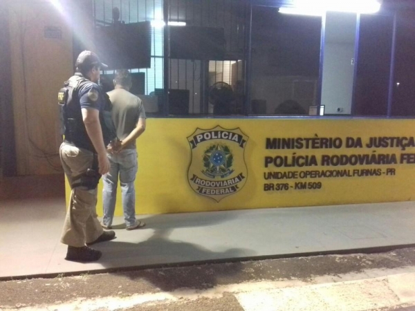 O teste do bafômetro apontou 1,01 miligrama de álcool por litro de ar expelido, informou a PRF. (Foto: Polícia Rodoviária Federal/Divulgação)