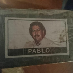 Tabletes de cocaína apreendidos foram levados para uma delegacia de Bauru (Foto: Denarc/Divulgação)