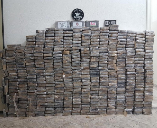 Mais de 550 quilos de cocaína foram apreendidos pela Polícia Civil do Paraná no interior de São Paulo (Foto: Denarc/Divulgação)