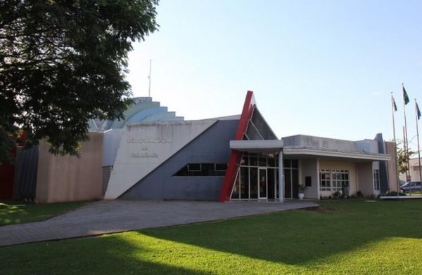 A Câmara de Vereadores de Itaipulândia tem 90 dias para concluir as investigações contra o prefeito Edinei Gasparini (PDT) (Foto: Divulgação/Câmara de Vereadores de Itaipulândia)