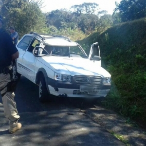 Em Prudentópolis, na região central do Paraná, uma mulher de 40 anos também ficou ferida em um capotamento (Foto: Divulgação/PRF)