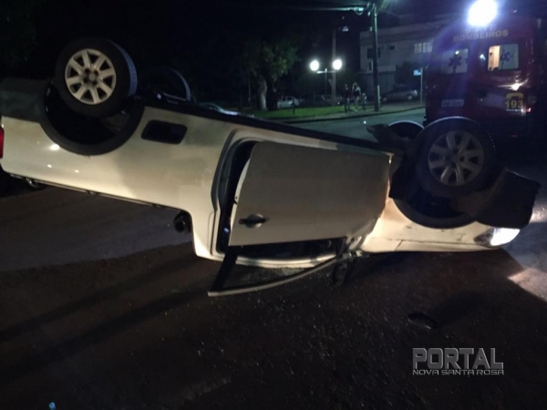O veículo ficou com as rodas para cima. (Fotos: Marcio Cerny/Marechal News)
