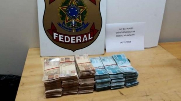 No carro a equipe encontrou R$ 260 mil em espécie. (Foto: PF)