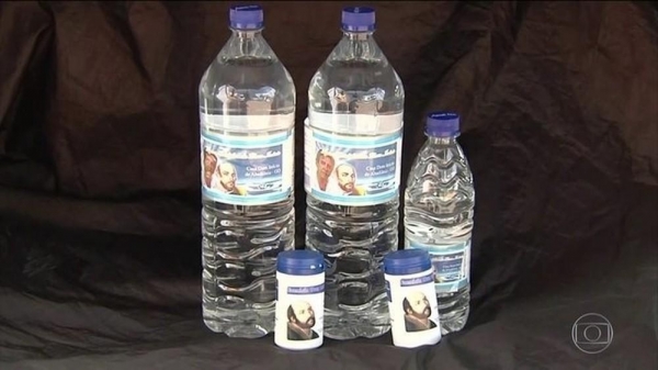 Médium receita medicamentos que só são vendidos na Casa Dom Inácio — Foto: Reprodução/JN