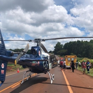 O pai da menina foi levado de helicóptero para Cascavel — Foto: PRF/ Divulgação