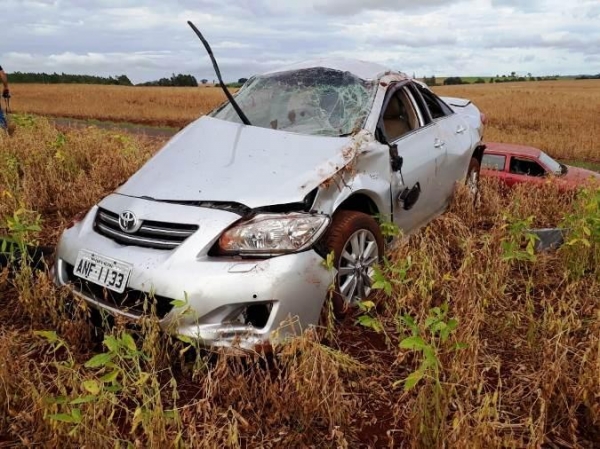 O automóvel ficou praticamente destruído.(Fotos: Xeretando)