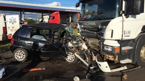 O homem ficou preso às ferragens e o óbito foi contatado pela equipe do Samu. (Foto: PP News)