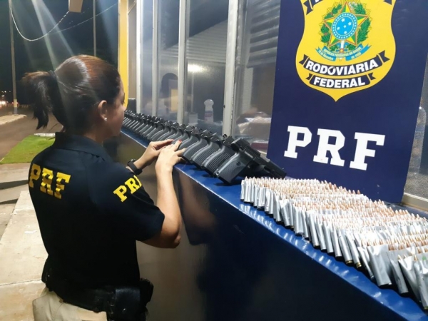 Apreensão foi feita na noite desta quinta-feira (21) na BR-277, em Santa Terezinha de Itaipu. (Fotos: PRF)