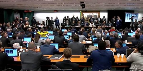 A sessão desta terça-feira da Comissão de Constituição e Justiça (Foto: Reprodução de vídeo)