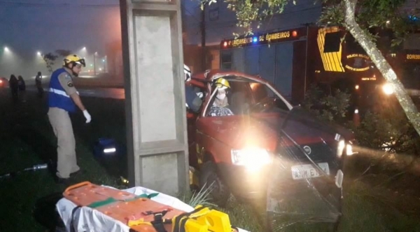 Socorristas, médico do Siate e o caminhão ABTR foram acionados. (Foto: Tarobá News)