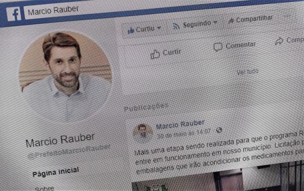 Conforme estes vereadores, ele possui ampla divulgação de sua atuação como prefeito nas mídias sociais. (Foto: Reprodução)