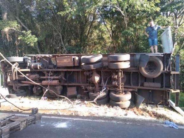 O condutor de 36 anos não ficou ferido. (Foto: Catve)