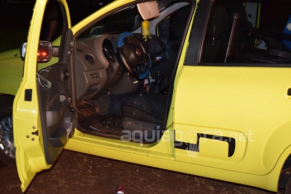 Nenhum tiro acertou o motorista do carro (Foto: Cristine Kempp/AquiAgora.net )