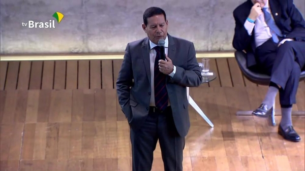 Hamilton Mourão defende reformas política, previdenciária e tributária em evento na FGV — Foto: Reprodução/TV Brasil