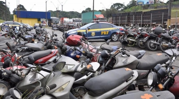 Os veículos poderão ser examinados pelos interessados ao longo dos cinco dias . (Foto: PRF)
