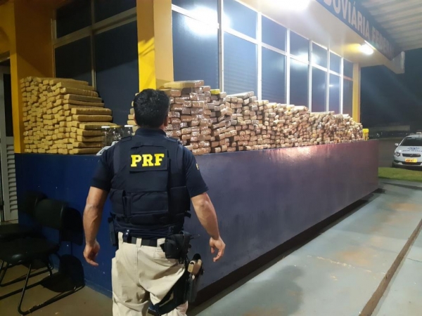 711 Kg de maconha foram apreendidos. (Fotos: PRF)