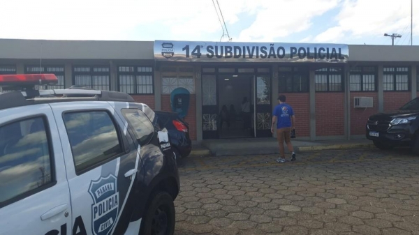 Pai e filho registraram boletim de ocorrência na delegacia de Guarapuava — Foto: William Batista/RPC Guarapuava
