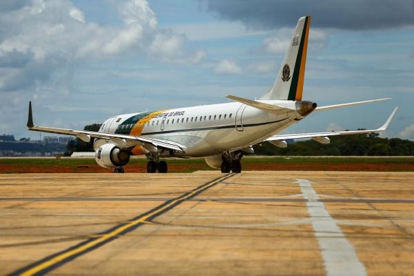 Aeronaves pousaram às 6h05 e 6h12 vindas de Fortaleza, última escala técnica (Foto: Marcelo Camargo/Agência Brasil)