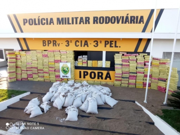 A droga estava dividida em 418 fardos, (Fotos: PRE Iporã)