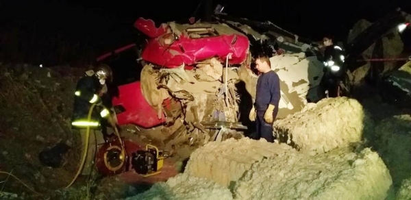 Caminhoneiro não resistiu e morreu após acidente em Andirá — Foto: PRE/Divulgação