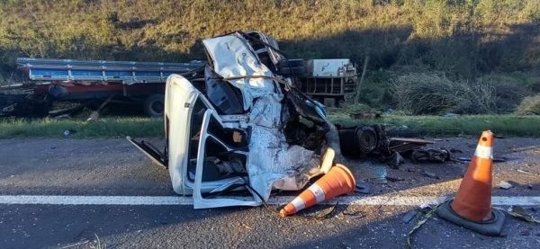 Caminhões bateram na PR-151, em Piraí do Sul — Foto: Cedida/Repórter Nando