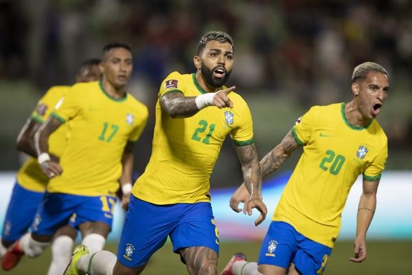 Raphinha, Gabigol e Antony comemoram gol do Brasil (Foto: Lucas Figueiredo / CBF)    