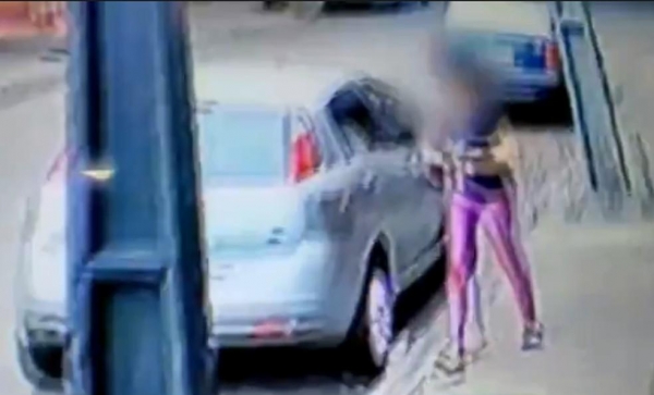 Imagens de câmeras de segurança ajudaram a polícia a encontrar a menina de 11 anos — Foto: Reprodução/RPC