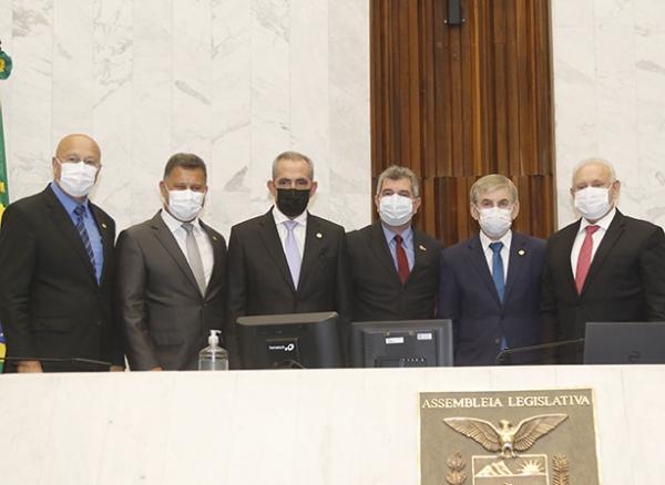 Posse ontem na Assembleia (Foto: Franklin de Freitas)  