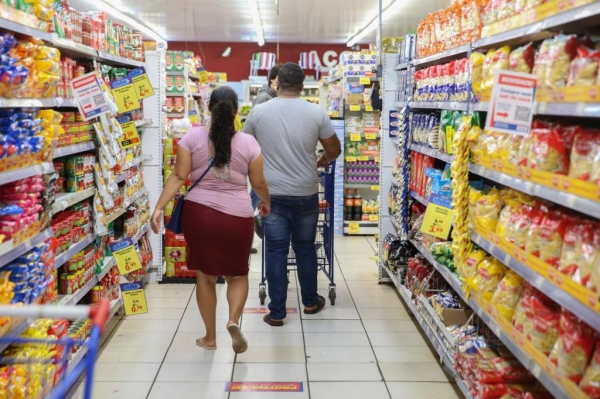Mais de 21 mil paranaenses já começaram a utilizar o Cartão Comida Boa. Foto: Geraldo Bubniak/AEN