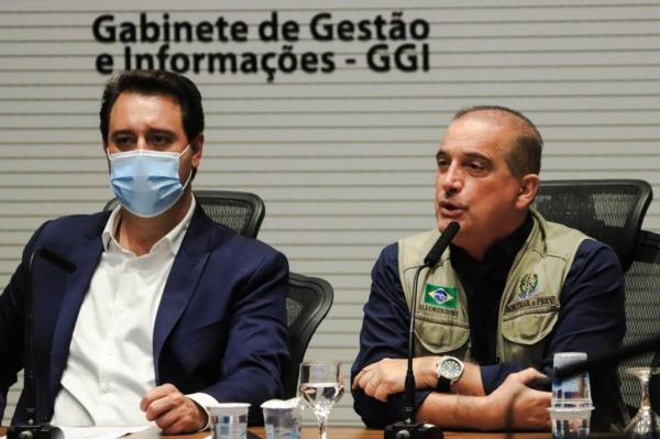 O governador Carlos Massa Ratinho Junior recebeu nesta segunda-feira (7), no Palácio Iguaçu, o ministro do Trabalho e Previdência, Onyx Lorenzoni, que veio ao Estado para apresentar aos prefeitos da Associação dos Municípios do Paraná (AMP) o programa Nacional de Serviço Civil Voluntário. Foto: José Fernando Ogura/AEN
