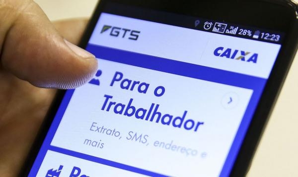 FGTS: ação pode alcançar 40 milhões de trabalhadores e injetar até R$ 30 bilhões na economia em 2022. (Foto: Marcelo Camargo/Agência Brasil)