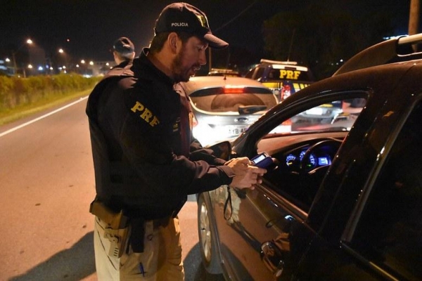 Durante os quatro dias de operação, que teve início na quinta (14), foram quase 1.373 flagrantes de imprudência. (Foto: PRF)