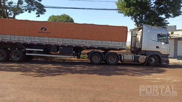 Carreta apreendida. Foto: Portal Nova Santa Rosa