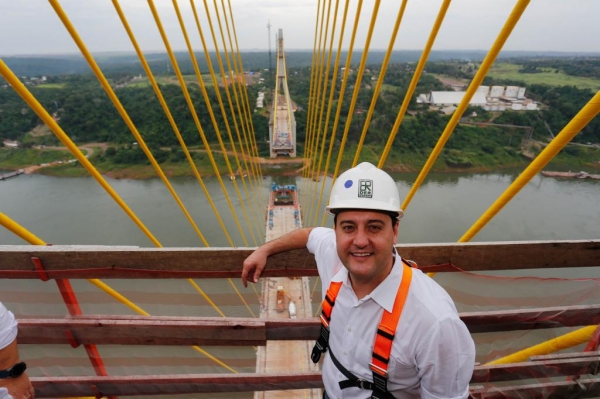 Governador Carlos Massa Ratinho Junior vistoria obra da Ponte da Integração Brasil-Paraguai. Foto: Jonathan Campos/AEN