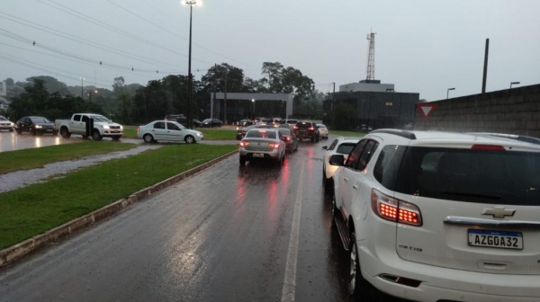 Congestionamento na chegada dos detidos na Polícia Federal em Guaíra. Fotos: PF.