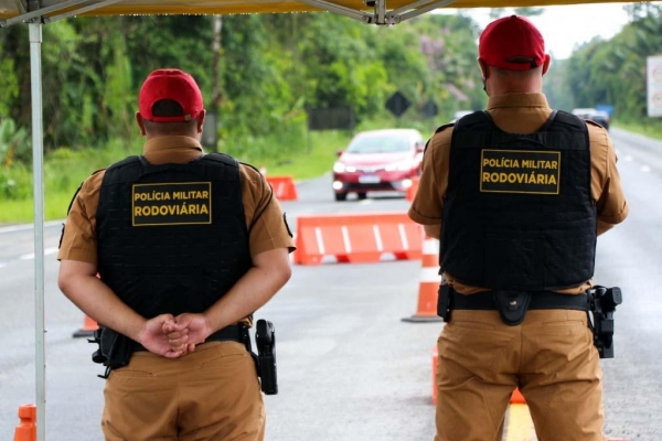 Polícia Rodoviária emitiu 449 mil autos de infração nas rodovias estaduais apenas em 2022 - Foto: SESP-PR