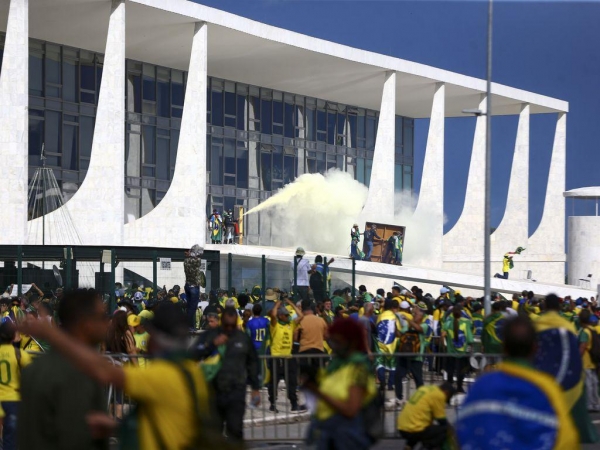 Manifestantes invadem Congresso, STF e Palácio do Planalto. Foto: Marcelo Camargo/Agência Brasil