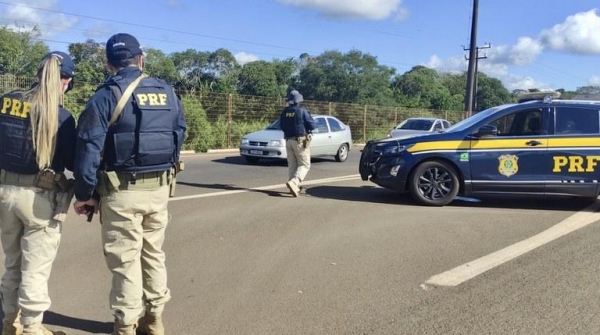 No Paraná, a fiscalização e o policiamento nas rodovias serão intensificados com o aumento das rondas ostensivas. Foto: PRF.
