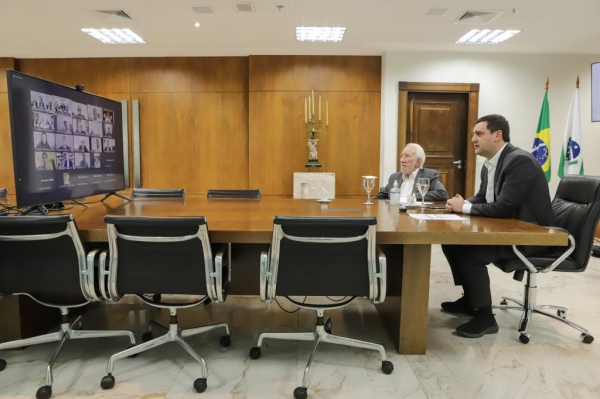 Curitiba, 02 de maio de 2023 - O governador Carlos Massa Ratinho Junior participou de videoconferência com governadores de outros estado sobre o Consórcio Brasil Verde. Foto: Roberto Dziura Jr/AEN