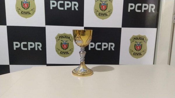 Homem invade igreja, rouba cálice banhada a ouro e tenta vender em ferro-velho em Ivaiporã — Foto: PCPR
