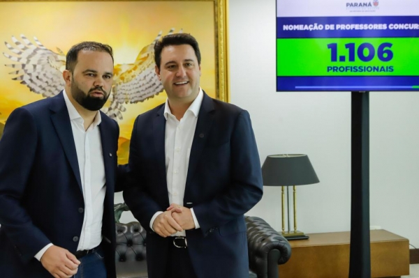 Governador Carlos Massa Ratinho Junior e o secretário da Educação, Roni Miranda, anunciam a nomeação de 1.106 professores. Foto: Roberto Dziura Jr/AEN