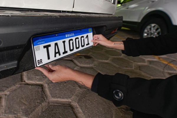 Paraná recebe nova sequência de placas veiculares com 439.956 unidades para registro Foto: DetranPR